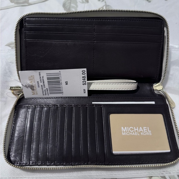 *RARE* Michael Kors Vivian Travel Continental Wallet *NEW - Picture 3 of 3